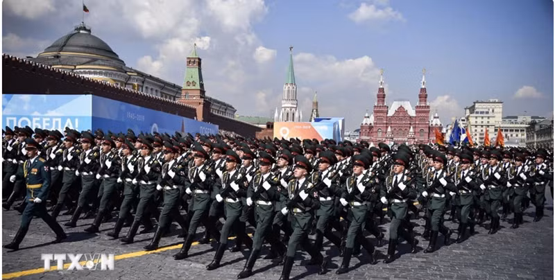 Binh sỹ Nga tham gia lễ tổng duyệt diễu binh kỷ niệm Ngày Chiến thắng tại Quảng trường Đỏ ở Moskva.