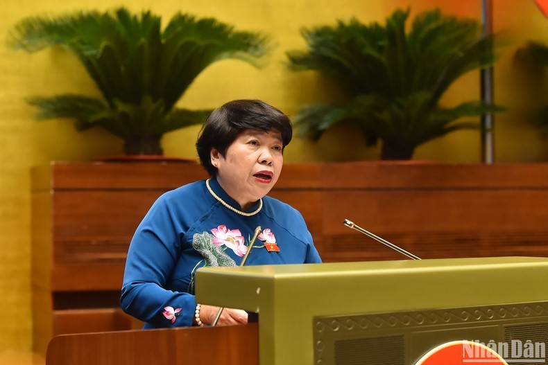 Chủ nhiệm Ủy ban Xã hội của Quốc hội Nguyễn Thúy Anh trình bày Báo cáo thẩm tra dự án Luật. Chủ nhiệm Ủy ban Xã hội của Quốc hội Nguyễn Thúy Anh trình bày Báo cáo thẩm tra dự án Luật.