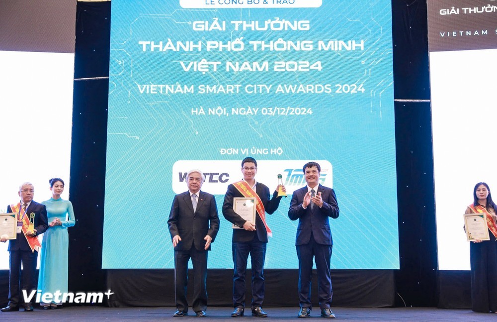 Giải pháp tường lửa thông minh SafeGate Office của Công ty cổ phần An ninh mạng SCS giành Giải thưởng ở Hạng mục Giải pháp bảo mật, an toàn thông tin. Giải pháp tường lửa thông minh SafeGate Office của Công ty cổ phần An ninh mạng SCS giành Giải thưởng ở Hạng mục Giải pháp bảo mật, an toàn thông tin.