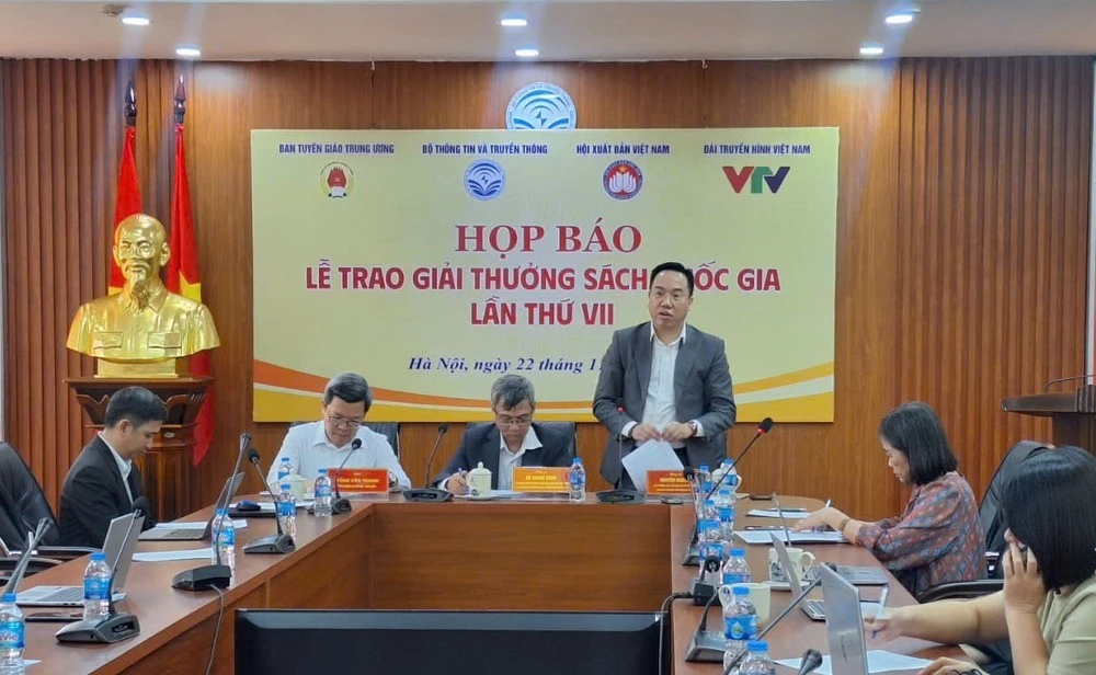 Quang cảnh buổi họp báo.