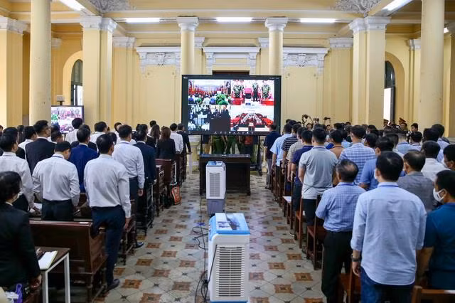 Quang cảnh phiên xét xử.