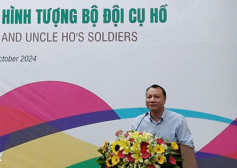 Phó Giáo sư, Tiến sĩ Nguyễn Đức Sơn, Hiệu trưởng Trường Đại học Sư phạm Hà Nội phát biểu mở đầu hội thảo. Phó Giáo sư, Tiến sĩ Nguyễn Đức Sơn, Hiệu trưởng Trường Đại học Sư phạm Hà Nội phát biểu mở đầu hội thảo.