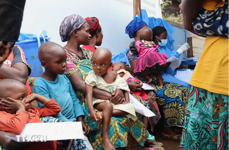 Bệnh nhân mắc đậu mùa khỉ khám chữa bệnh tại trung tâm y tế ở tỉnh Nam Kivu, CHDC Congo ngày 31/8/2024.