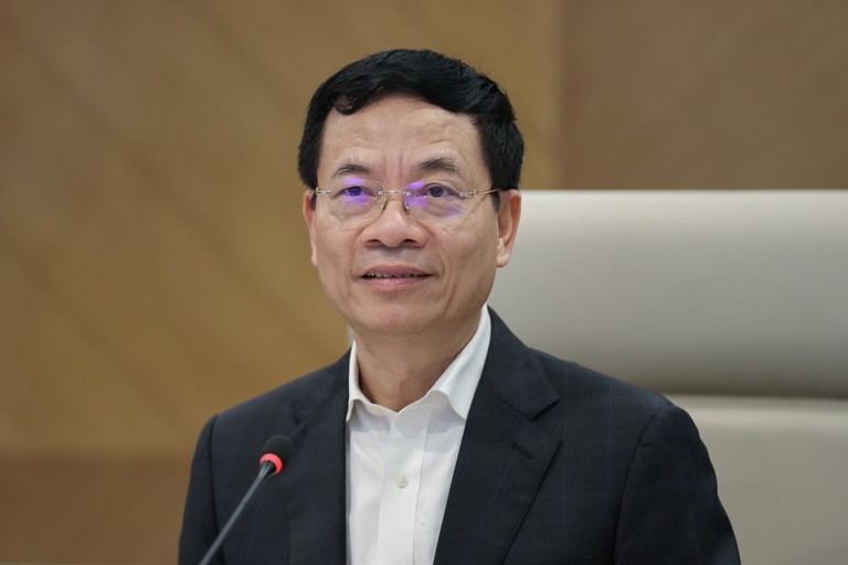 Bộ trưởng Nguyễn Mạnh Hùng: CĐS trở thành trọng tâm trong hoạt động của Đảng, Nhà nước và vì vậy, cần có đột phá chiến lược cho CĐS để CĐS góp phần quan trọng vào hoàn thành 2 mục tiêu trăm năm. 1-9869.jpg