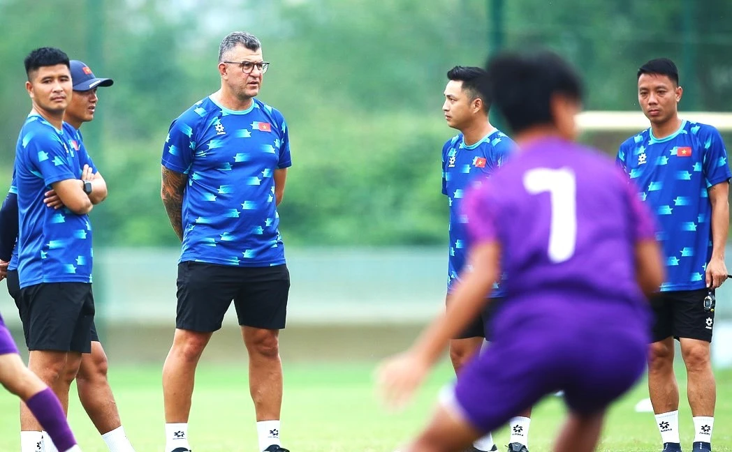 HLV Roland Cristiano cũng trao cơ hội cho một số tân binh.