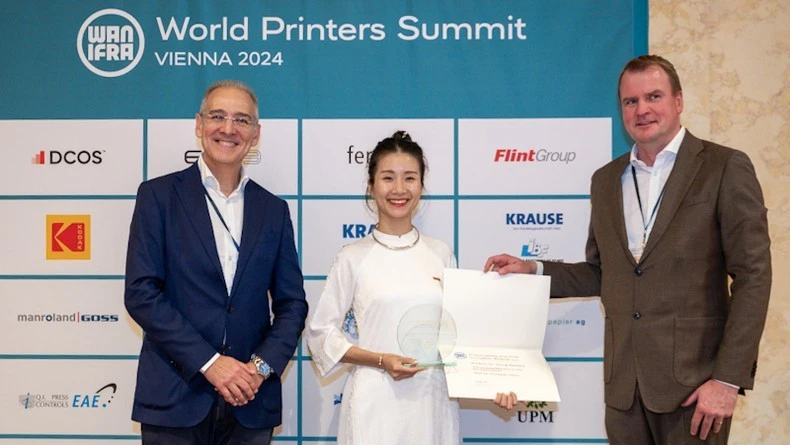 Báo Nhân Dân nhận Giải thưởng đổi mới và phát triển báo in bền vững 2024 với phụ san panorama Chiến dịch Điện Biên Phủ.