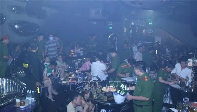 Tại thời điểm kiểm tra, Cơ sở kinh doanh Koshi có hơn 100 khách, trong đó nhiều người dương tính với chất ma túy.