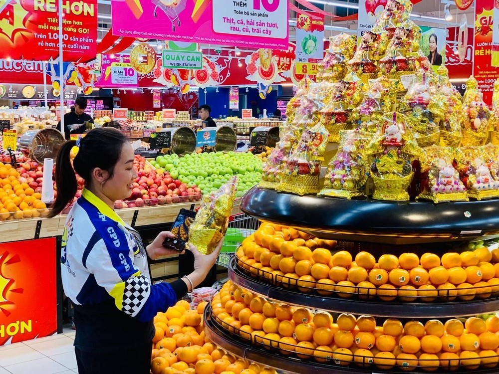 Các chương trình khuyến mại, giảm giá góp phần bình ổn thị trường dịp cuối năm và Tết Nguyên đán. Các chương trình khuyến mại, giảm giá góp phần bình ổn thị trường dịp cuối năm và Tết Nguyên đán.