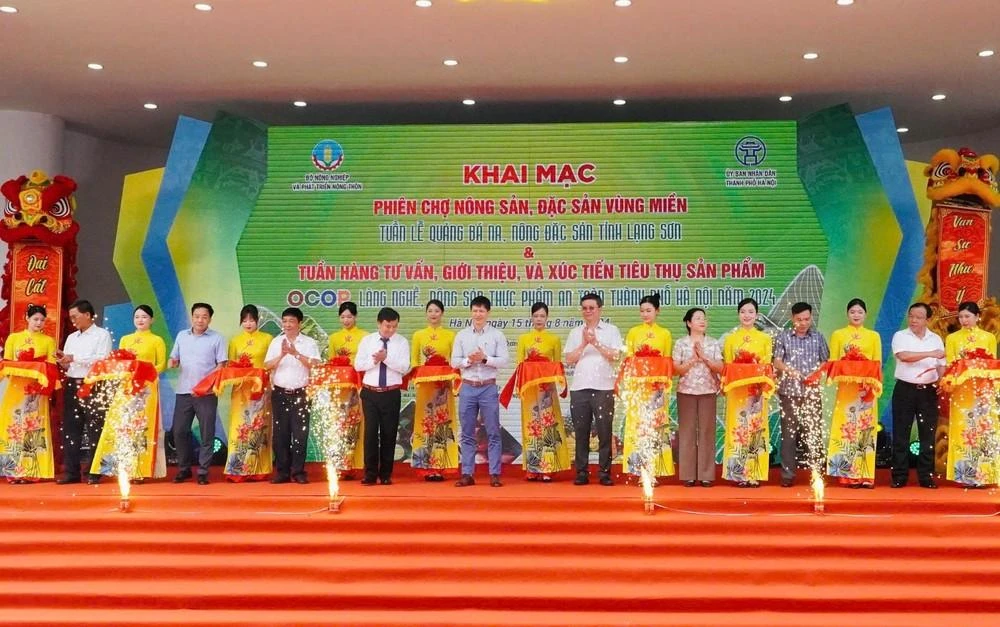 Khai mạc “Phiên chợ nông sản, đặc sản vùng miền”.