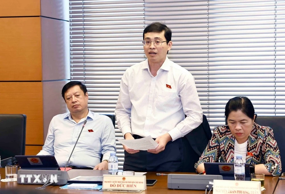 Đại biểu Quốc hội Thành phố Hồ Chí Minh Đỗ Đức Hiển phát biểu ý kiến.