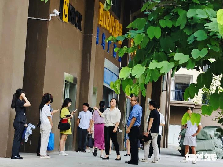 Một số người Việt qua khu livestream ở Bằng Tường (Trung Quốc), giáp biên giới với tỉnh Lạng Sơn để tìm hiểu mô hình kinh doanh.