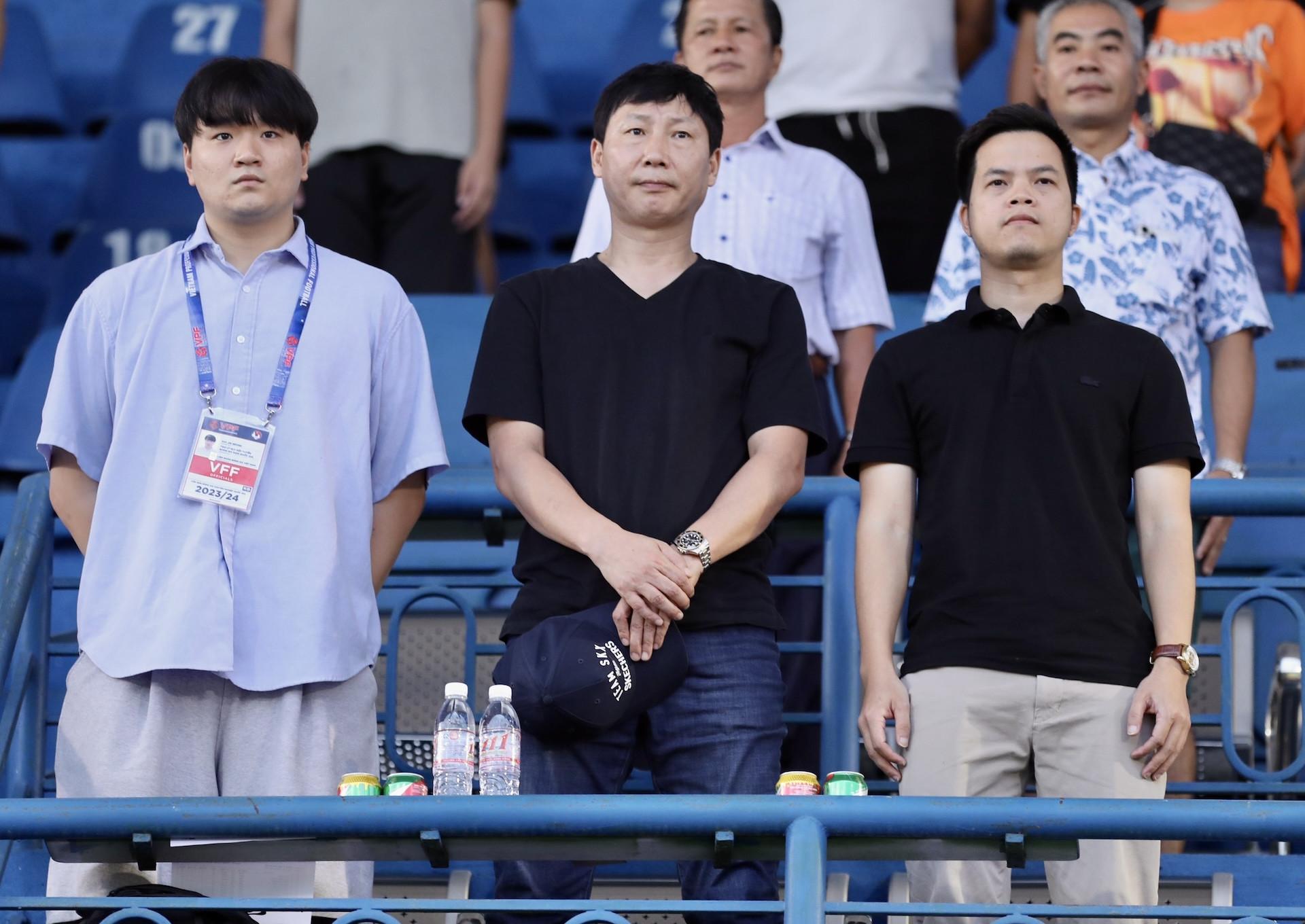 Vì đơn giản sự trải nghiệm ở V-League của ông thầy người Hàn Quốc là khá ít ỏi. 6.jpg