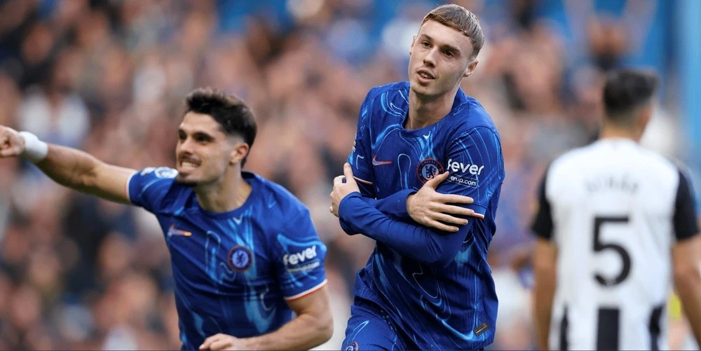 Chelsea áp sát top 4 Premier League.