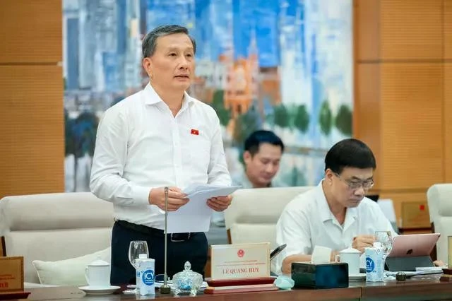 Chủ nhiệm Ủy ban Khoa học, Công nghệ và Môi trường Lê Quang Huy phát biểu tại phiên họp