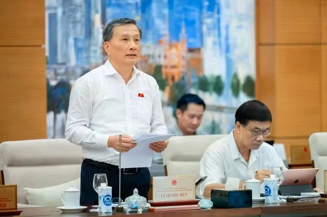 Chủ nhiệm Ủy ban Khoa học, Công nghệ và Môi trường Lê Quang Huy phát biểu tại phiên họp