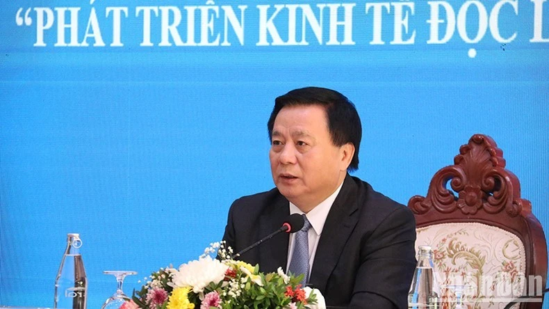 0Đồng chí Nguyễn Xuân Thắng phát biểu đề dẫn tại Hội thảo.