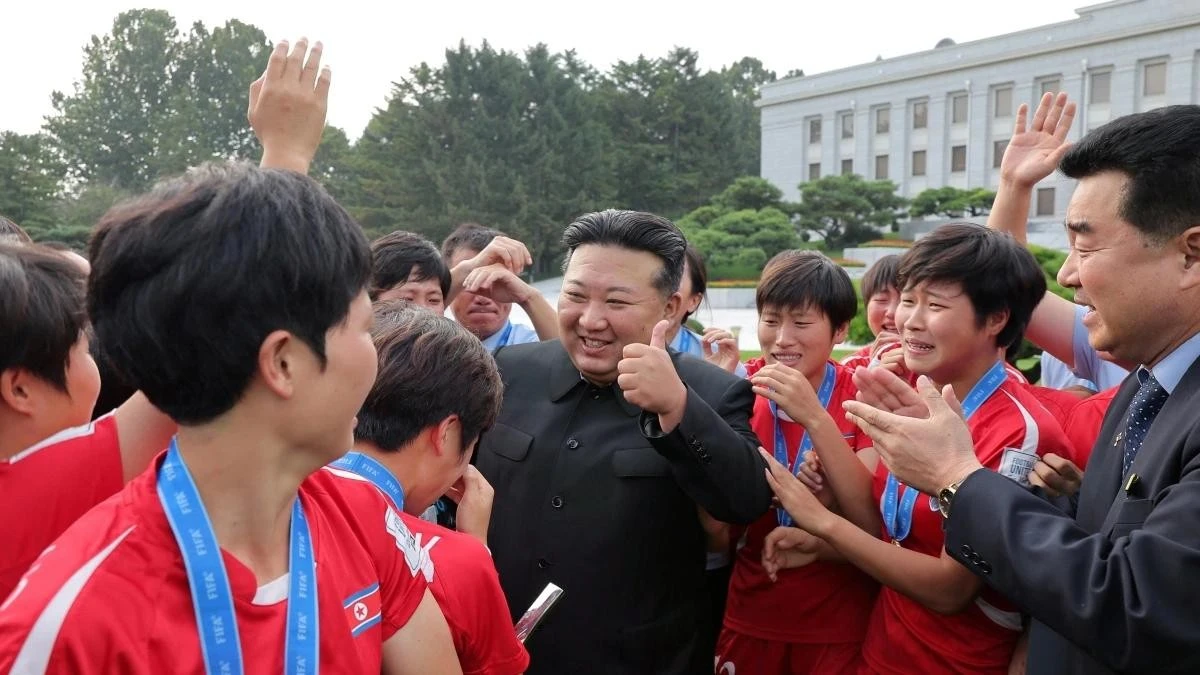 Nhà lãnh đạo Triều Tiên tuyên dương đội tuyển bóng đá nữ vô địch U20 World Cup ảnh 1