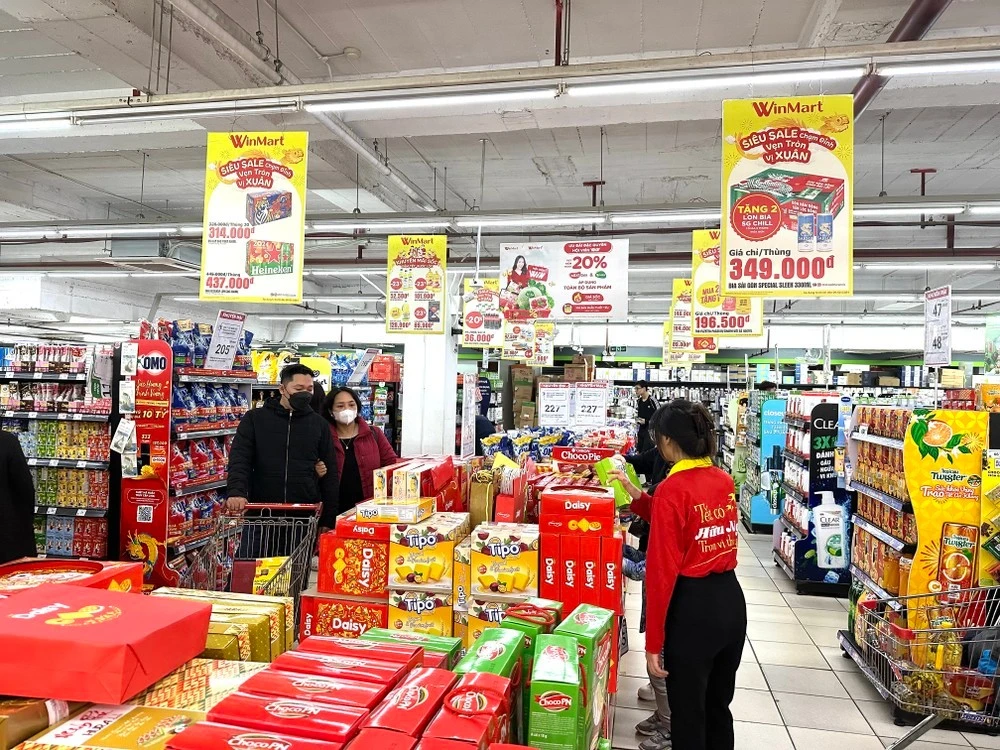 Các doanh nghiệp tăng dự trực các mặt hàng thiết yếu phụ vụ mua sắm dịp Tết.