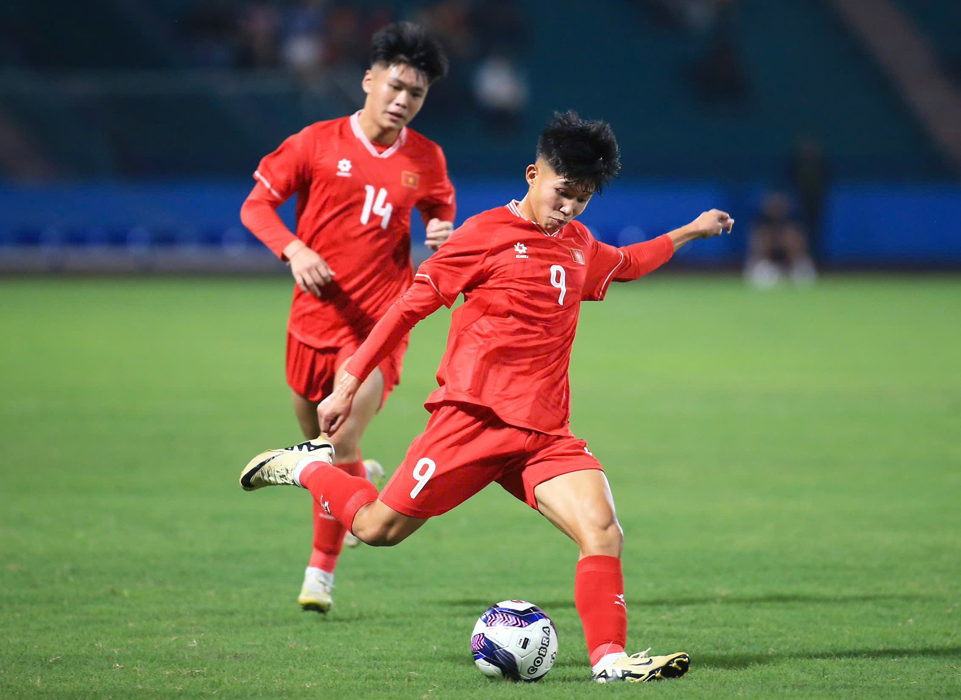 Các cầu thủ U17 Việt Nam cần cải thiện khâu dứt điểm. 11-6647-7932.jpg