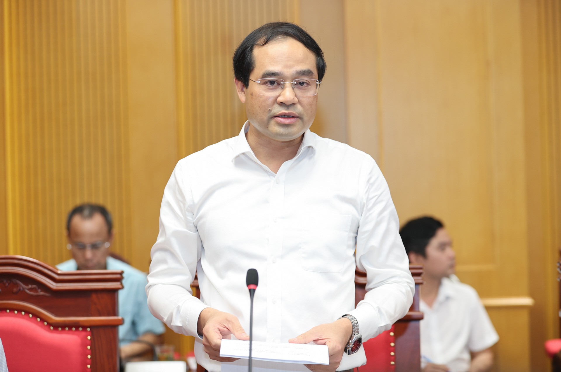 Chủ tịch UBND tỉnh Lào Cai Trịnh Xuân Trường chia sẻ tại buổi làm việc. 3-4223.jpg
