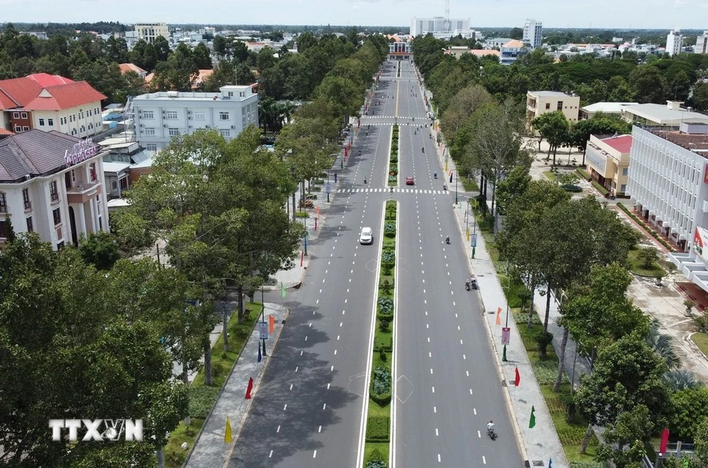 Công ty TNHH cây xanh Công Minh đã trúng thầu nhiều dự án trồng, chăm sóc cây xanh, chỉnh trang đô thị tại các địa phương trong tỉnh Đồng Tháp với tổng trị giá hơn 60 tỷ đồng.