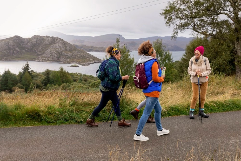 Du khách cao tuổi không ngại thách thức bản thân vượt qua giới hạn để theo đuổi những trải nghiệm táo bạo.