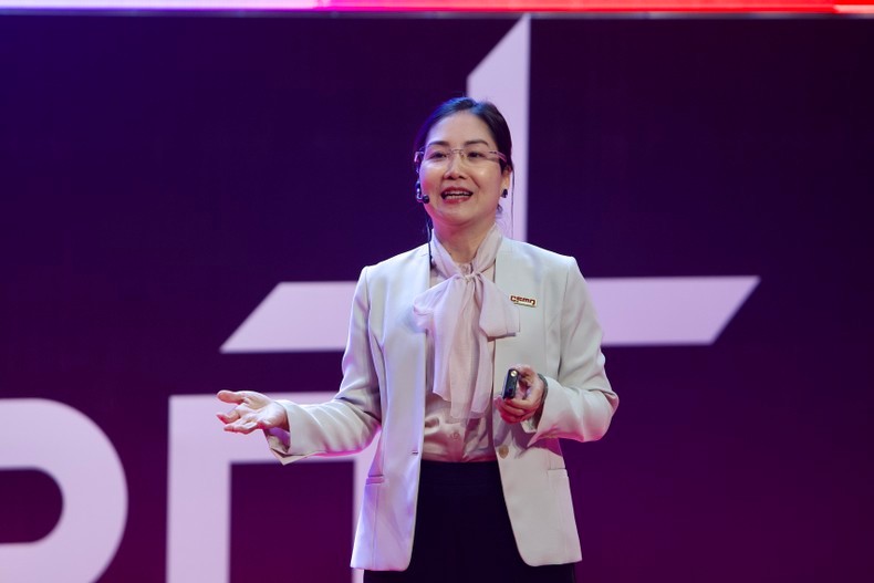 Bà Nguyễn Quỳnh Trang - Đồng sáng lập OnAir, Phó Chủ tịch CSMO Việt Nam. Bà Nguyễn Quỳnh Trang - Đồng sáng lập OnAir, Phó Chủ tịch CSMO Việt Nam.