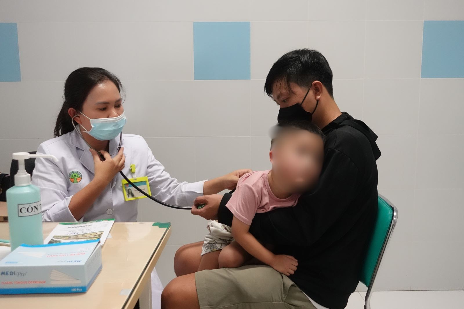 Phụ huynh cần lưu ý các triệu chứng bệnh hô hấp để đưa trẻ đi khám kịp thời. Phụ huynh cần lưu ý các triệu chứng bệnh hô hấp để đưa trẻ đi khám kịp thời.