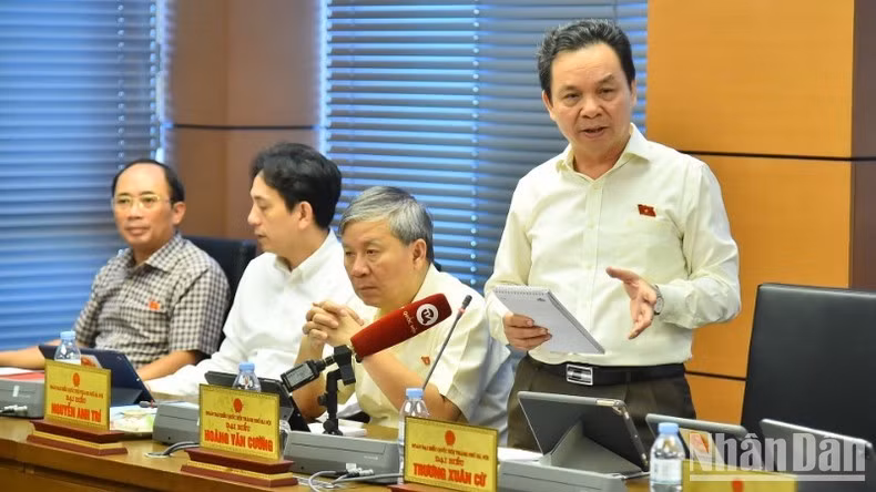 Đại biểu Hoàng Văn Cường (Hà Nội) phát biểu.