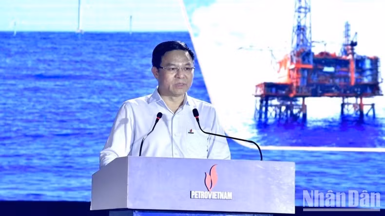 Chủ tịch HĐTV Tập đoàn Dầu khí Quốc gia Việt Nam Lê Mạnh Hùng phát biểu ý kiến tại sự kiện.