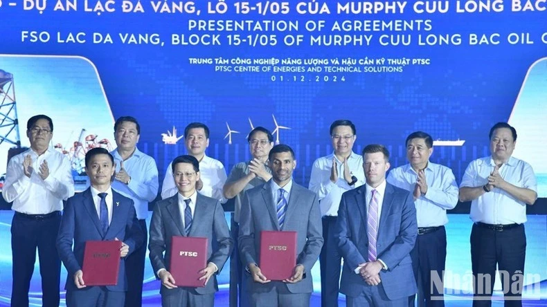 Thủ tướng Phạm Minh Chính chứng kiến lễ trao hợp đồng FSO Dự án Lạc Đà Vàng.