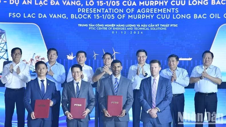 Thủ tướng Phạm Minh Chính chứng kiến lễ trao hợp đồng FSO Dự án Lạc Đà Vàng.