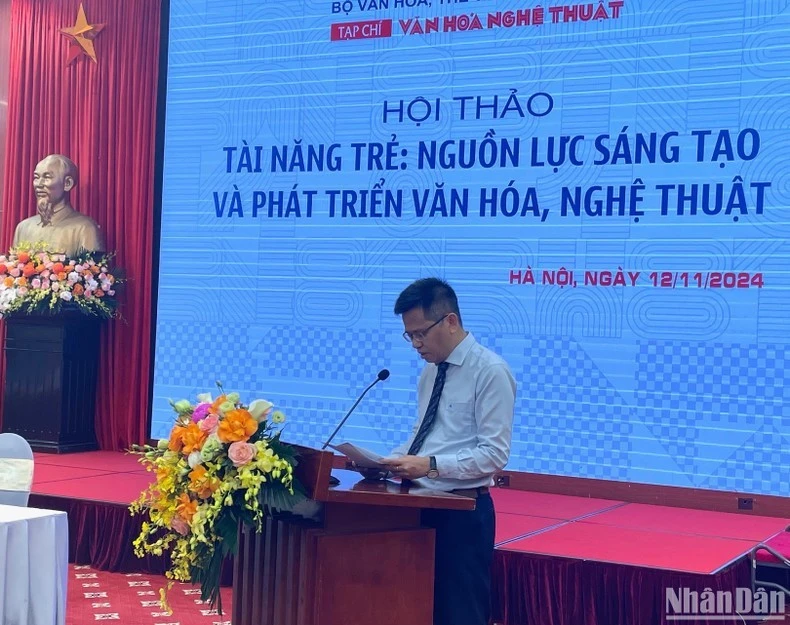 Tổng Biên tập Tạp chí Văn hóa Nghệ thuật Hoàng Hà phát biểu khai mạc.