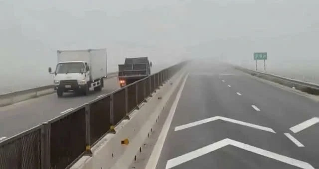 Bộ Công an đề xuất nâng mức phạt thành 30 - 40 triệu đồng, trừ toàn bộ 12 điểm bằng lái xe với hành vi đi ngược chiều, lùi xe trên cao tốc.