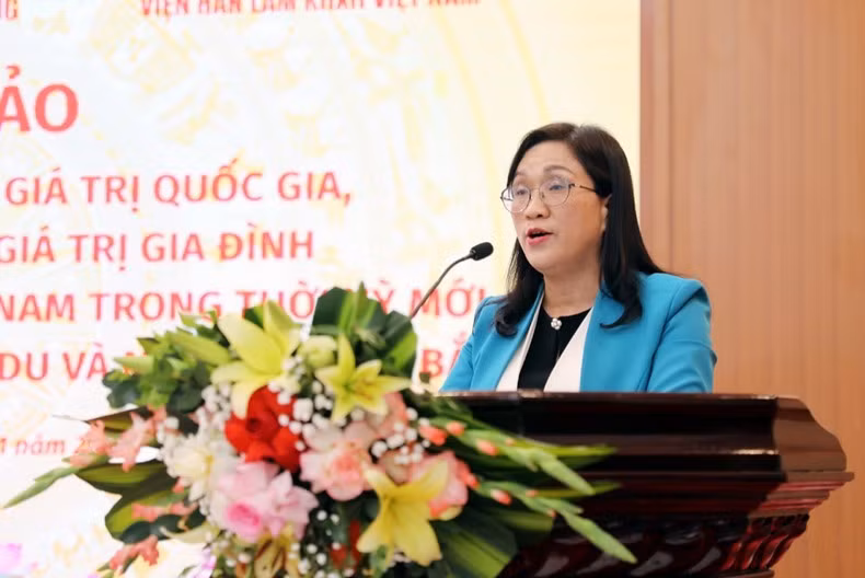 Phó Trưởng Ban Tuyên giáo Trung ương Đinh Thị Mai phát biểu tại hội thảo.