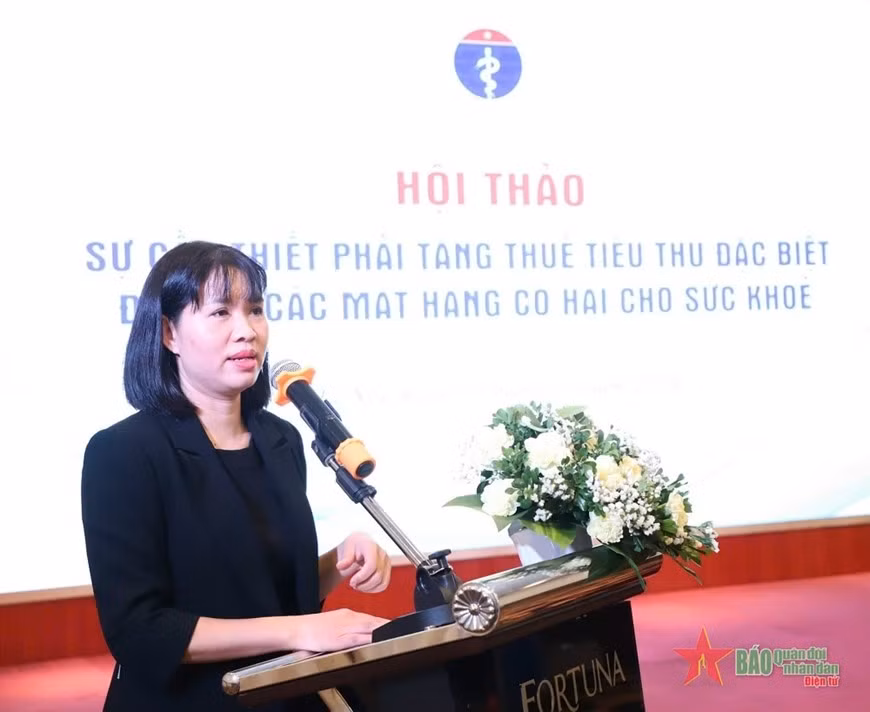 Bà Đinh Thị Thu Thủy, Phó vụ trưởng Vụ Pháp chế (Bộ Y tế) phát biểu tại hội thảo.