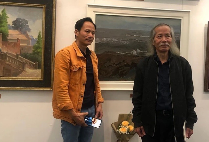 Họa sĩ Lương Xuân Đoàn, Chủ tịch Hội Mỹ thuật Việt Nam tại triển lãm tranh của cuộc thi lần thứ 1. 2.jpg