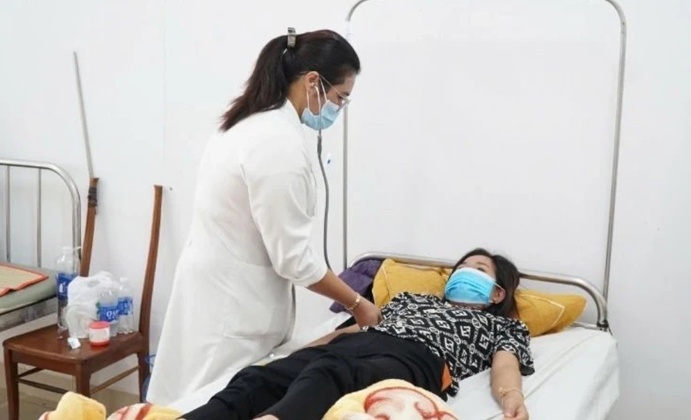 Bệnh nhân sởi đang được điều trị tại Khoa Truyền nhiễm, Bệnh viện đa khoa vùng Tây Nguyên. 1.jpg