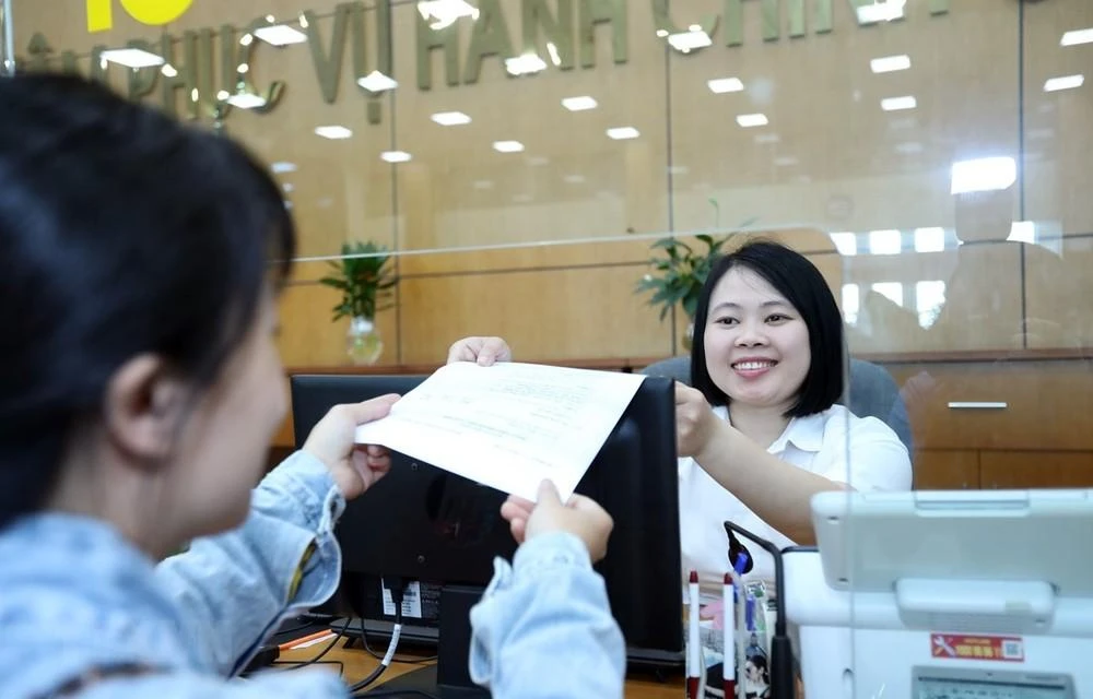 Tiếp nhận và giải quyết hồ sơ của các sở, ban, ngành tại Trung tâm Phục vụ hành chính công tỉnh Bắc Giang.