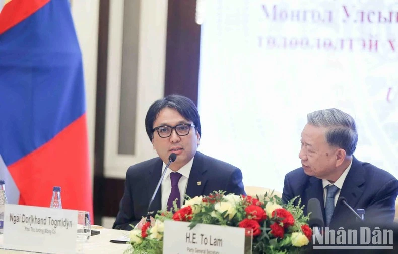 Phó Thủ tướng Mông Cổ Dorjkhand Togmid phát biểu tại buổi tiếp.