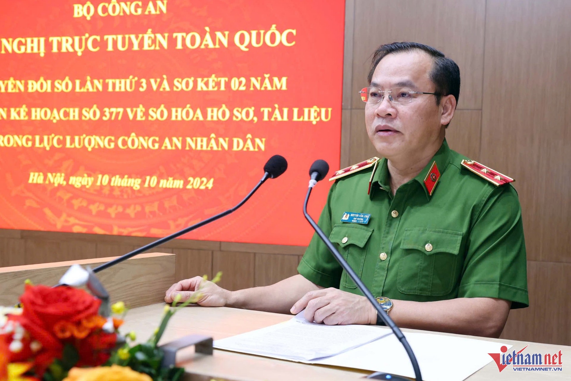 Thứ trưởng Nguyễn Văn Long cho biết, ngành Công an xác định năm 2024 là năm 2024 là năm bắt đầu chuyển đổi trạng thái từ môi trường làm việc truyền thống sang môi trường điện tử. 3-4898.jpg