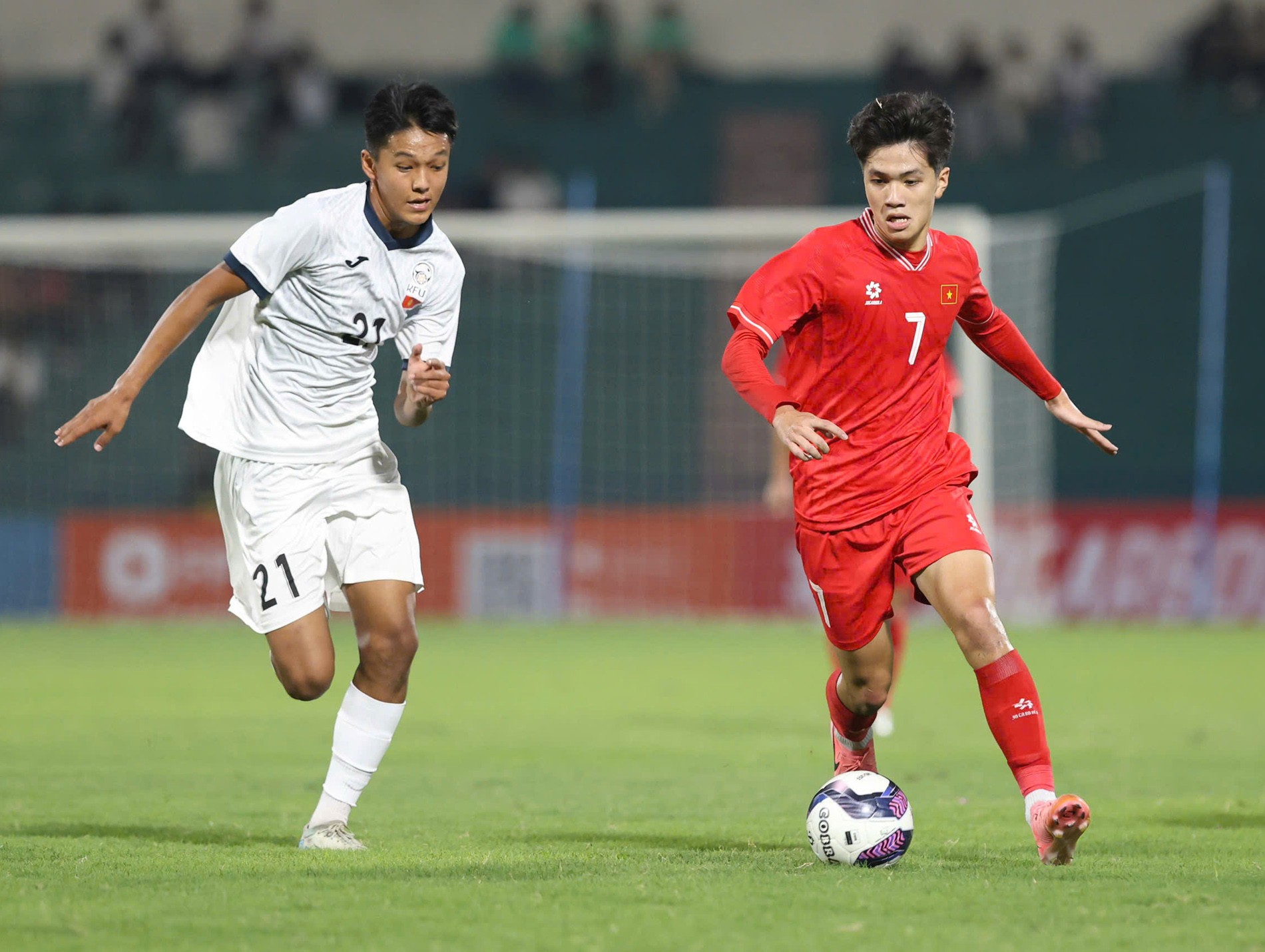 U17 Việt Nam hòa không bàn thắng ở trận ra quân. 10-7764-1163.jpg