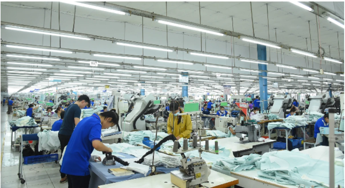 Nhiều doanh nghiệp dệt may đã chuyển đổi sang hệ thống chiếu sáng xanh trong hành trình chuyển đổi xanh để tăng tính cạnh tranh cho sản phẩm.