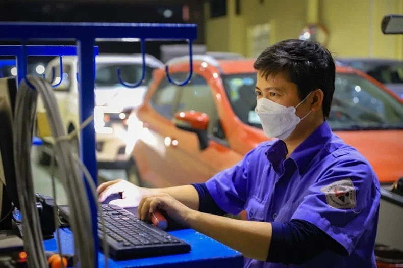 Đặc biệt, có thông tin phản ánh về việc đăng kiểm viên "tiếp tay" thực hiện kiểm định cho xe tải cơi nới thành, thùng hàng. Do đó, vẫn còn tình trạng xe tải cơi nới thành, thùng hàng tham gia giao thông.