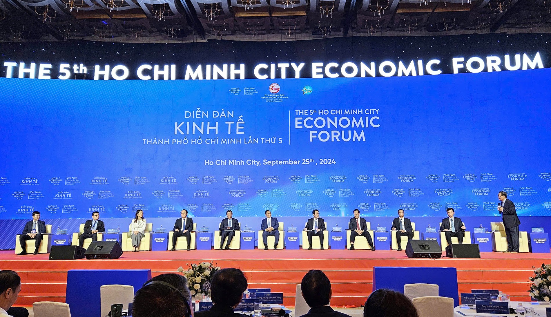Thủ tướng Phạm Minh Chính chủ trì Phiên Đối thoại chính sách giữa Thủ tướng, lãnh đạo các bộ, ngành Trung ương, lãnh đạo các tỉnh, thành với các khách mời, các tập đoàn trong nước và quốc tế tại Diễn đàn Kinh tế TP.HCM năm 2024. 4.jpg