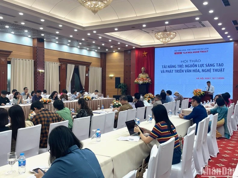 Nghệ sỹ, nhà quản lý văn hóa tham gia hội thảo.