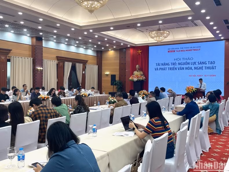 Nghệ sỹ, nhà quản lý văn hóa tham gia hội thảo.