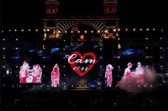 Ca khúc “Hoa ban” với giai điệu xúc động và ngôn từ sâu lắng, lần đầu ra mắt khán giả trên sân khấu của “Gieo mầm thiện tâm”.