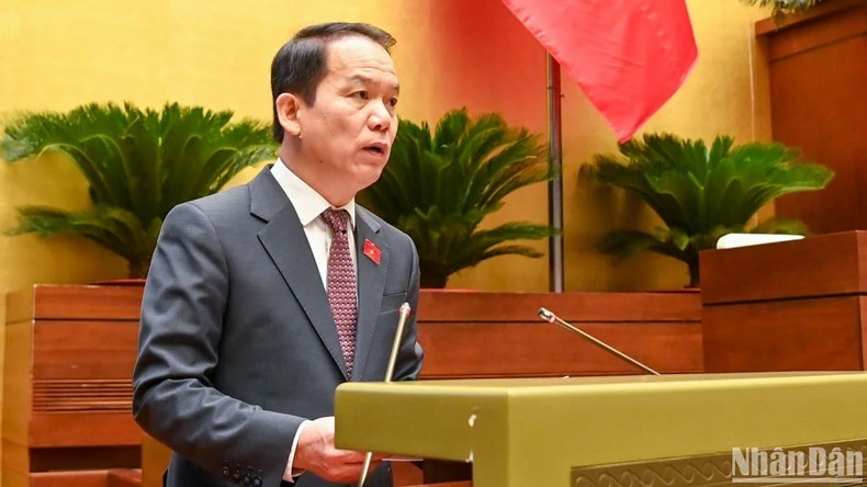 Chủ nhiệm Ủy ban Pháp luật Hoàng Thanh Tùng trình bày Báo cáo giải trình, tiếp thu, chỉnh lý dự thảo Luật Công chứng (sửa đổi).