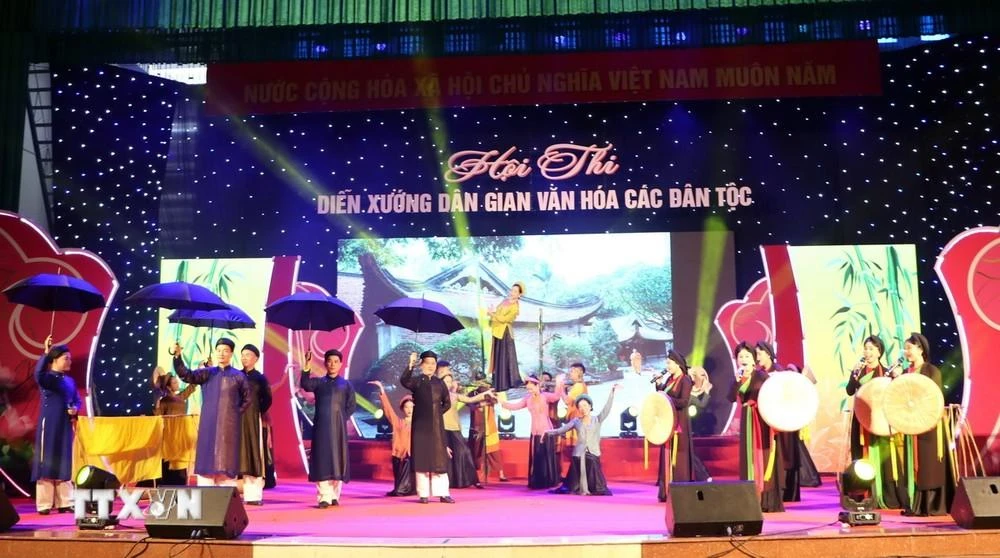 Các liền chị tỉnh Bắc Giang trong những bộ áo hát Quan họ.